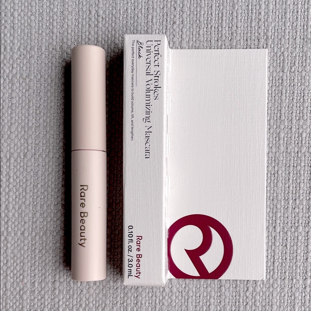 Rare Beauty Perfect Strokes universal volumizing Mascara mini - black